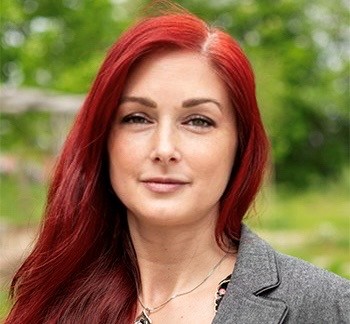 Frau Nadine Catala